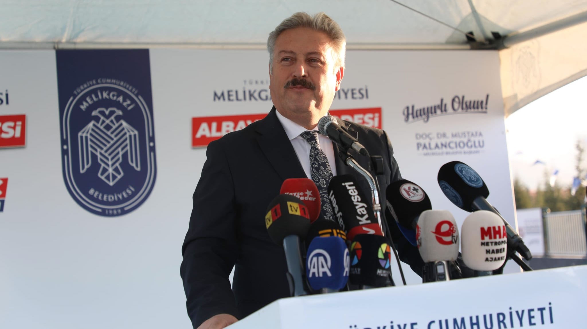 MELİKGAZİ’NİN ULAŞIMA KAZANDIRDIĞI ALBAYRAK CADDESİ AÇILDI, 242 MİLYONLUK YENİ ARAÇLAR DA TANITILDI 