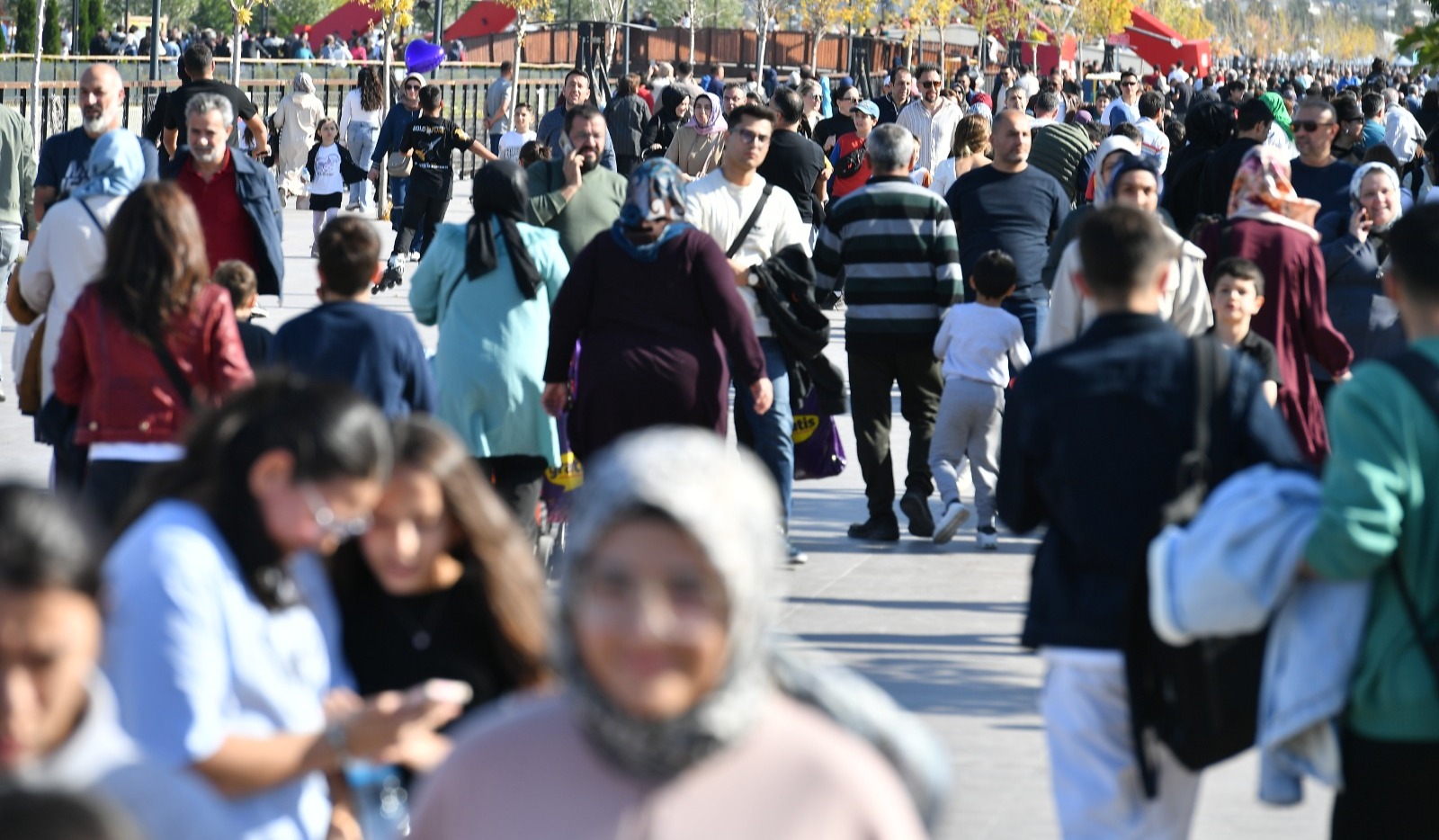 BÜYÜKŞEHİR'İN YOĞUN İLGİ GÖREN 7. BİLİM FESTİVALİ'NE VATANDAŞLARDAN ÖVGÜ