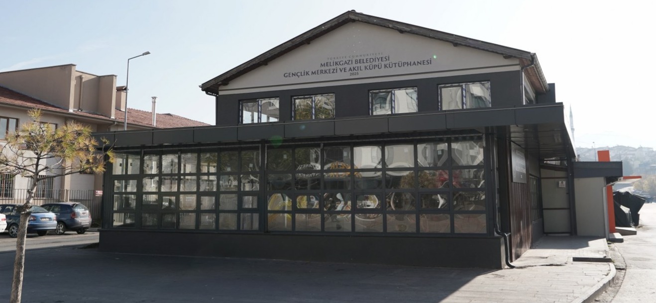 OSMANLI MAHALLESİ’NDE GENÇLERİN MERAKLA BEKLEDİĞİ GENÇLİK MERKEZİ YAKINDA HİZMETE AÇILIYOR