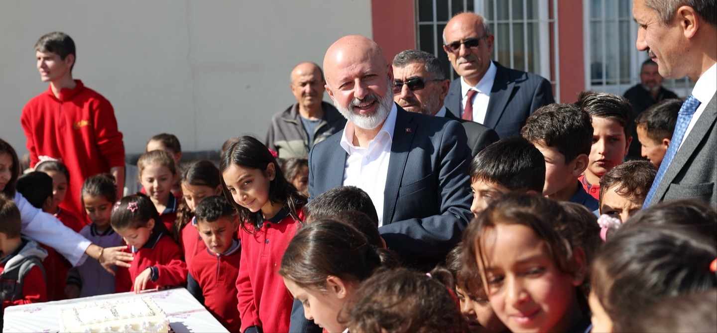 “MUTLU ÇOCUKLAR, GÜÇLÜ VE BÜYÜK TÜRKİYE’NİN TEMİNATIDIR”