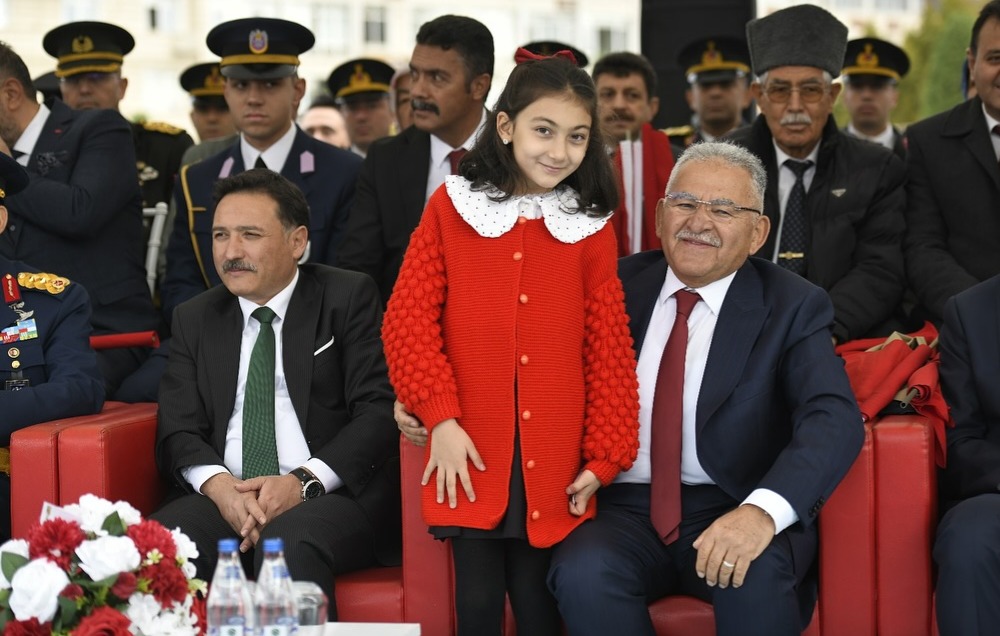 BAŞKAN BÜYÜKKILIÇ, CUMHURİYETİN 102. YILI COŞKUSUNA ORTAK OLDU