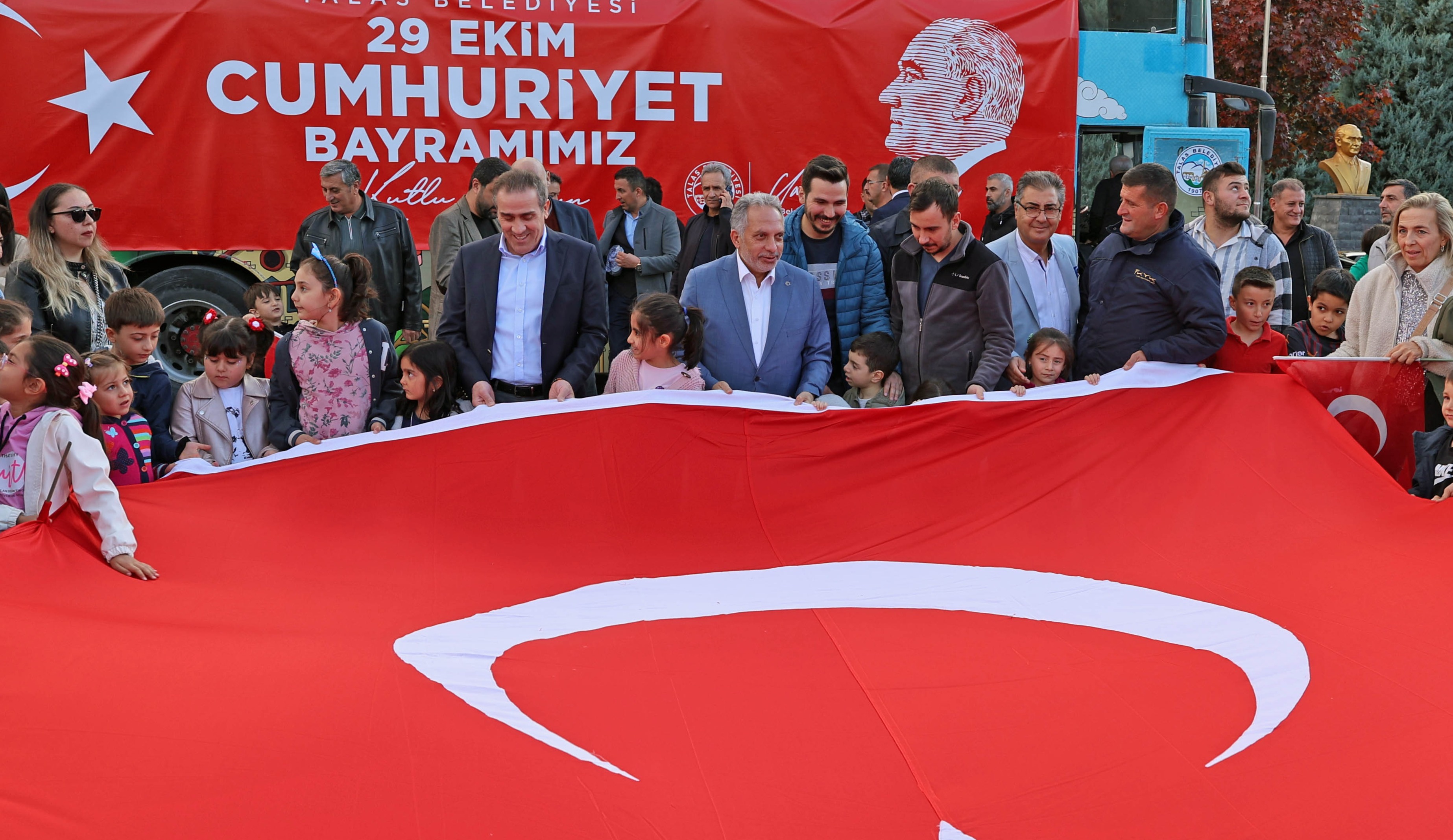 TALAS’TA KLASİK ARAÇLARLA CUMHURİYET COŞKUSU