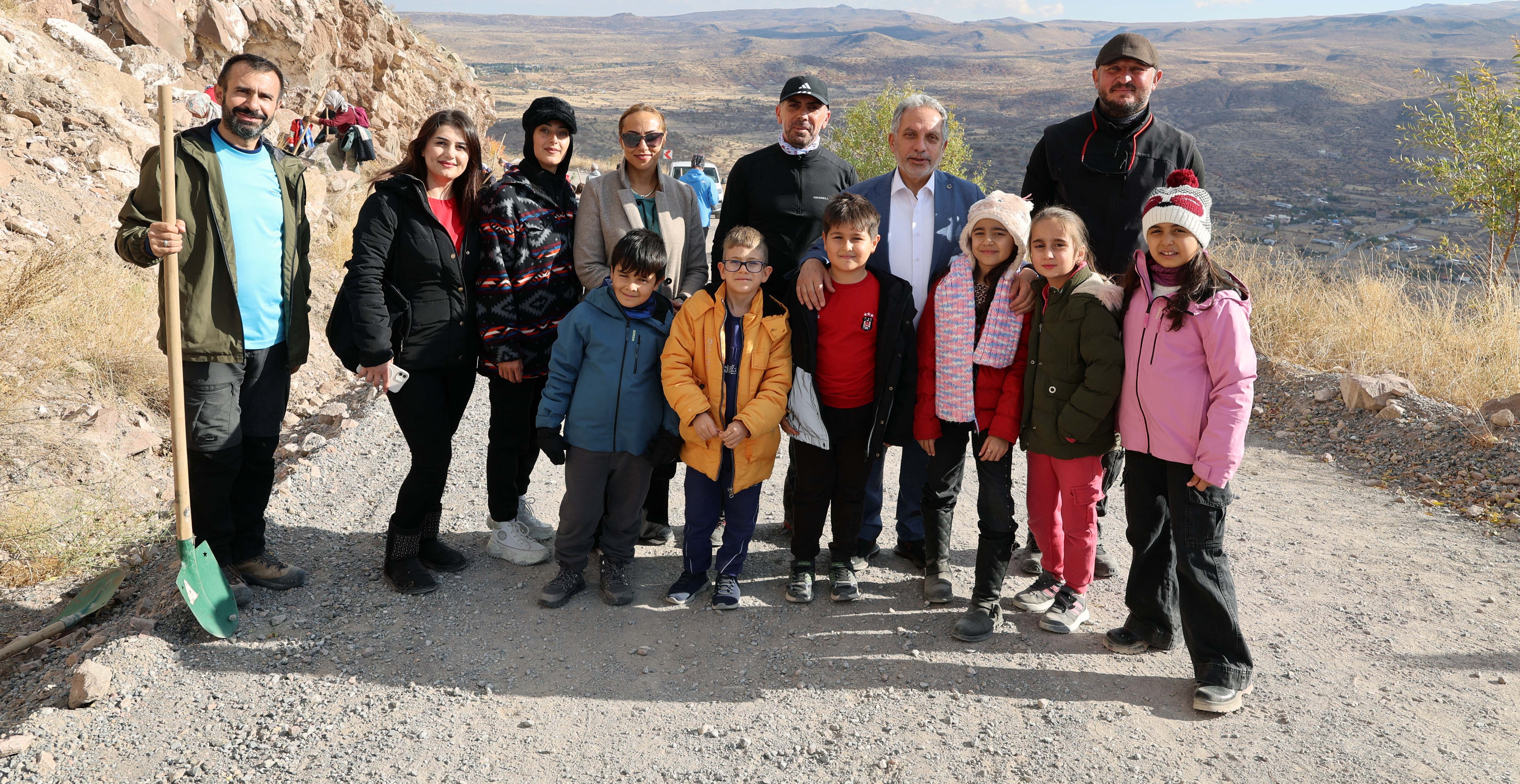 CUMHURİYET COŞKUSU ALİ DAĞI’NDA YEŞERDİ