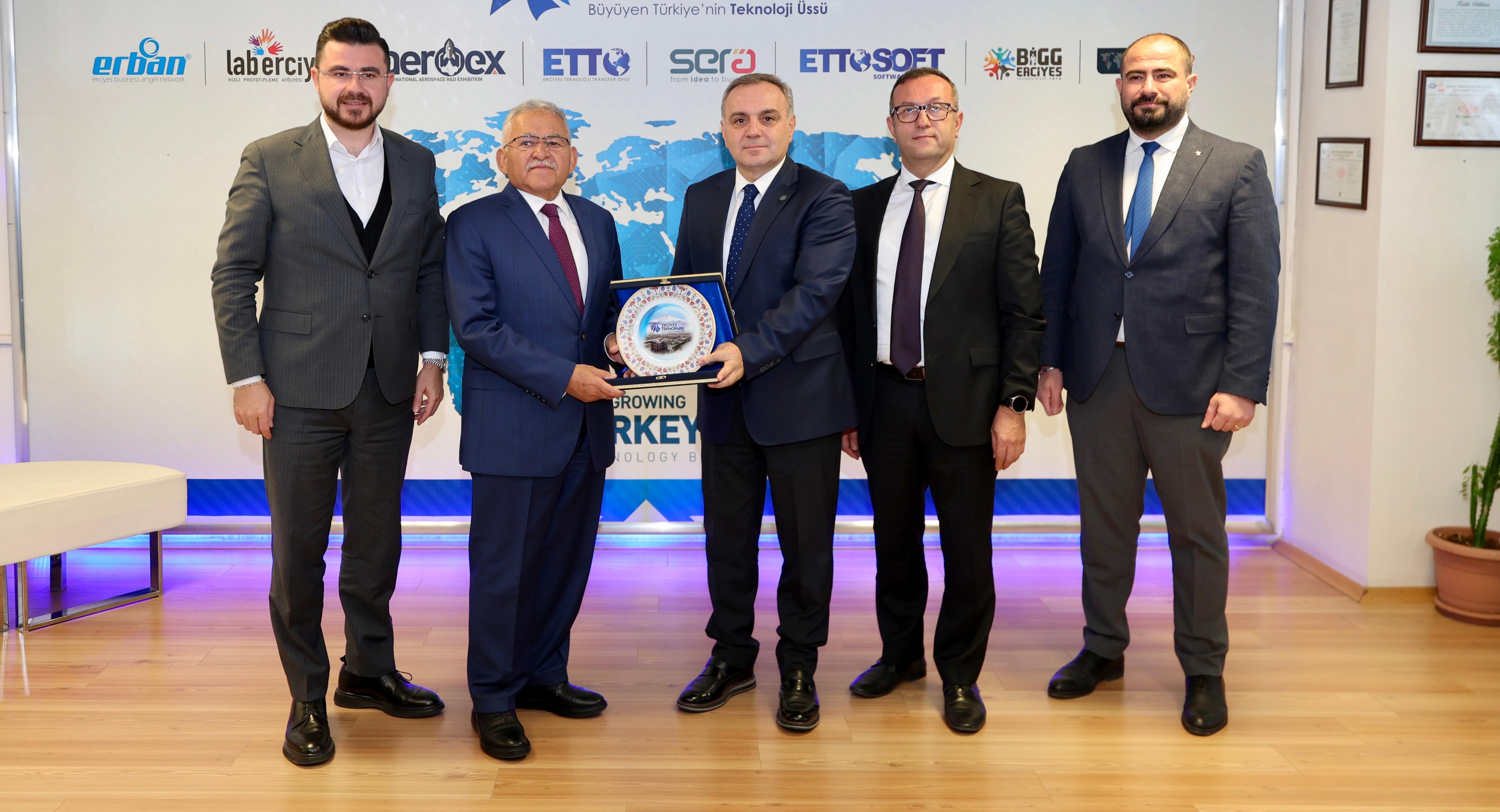 Kayseri Büyükşehir Belediye Başkanı Dr. Memduh Büyükkılıç, Erciyes Teknopark’ı ziyaret etti.