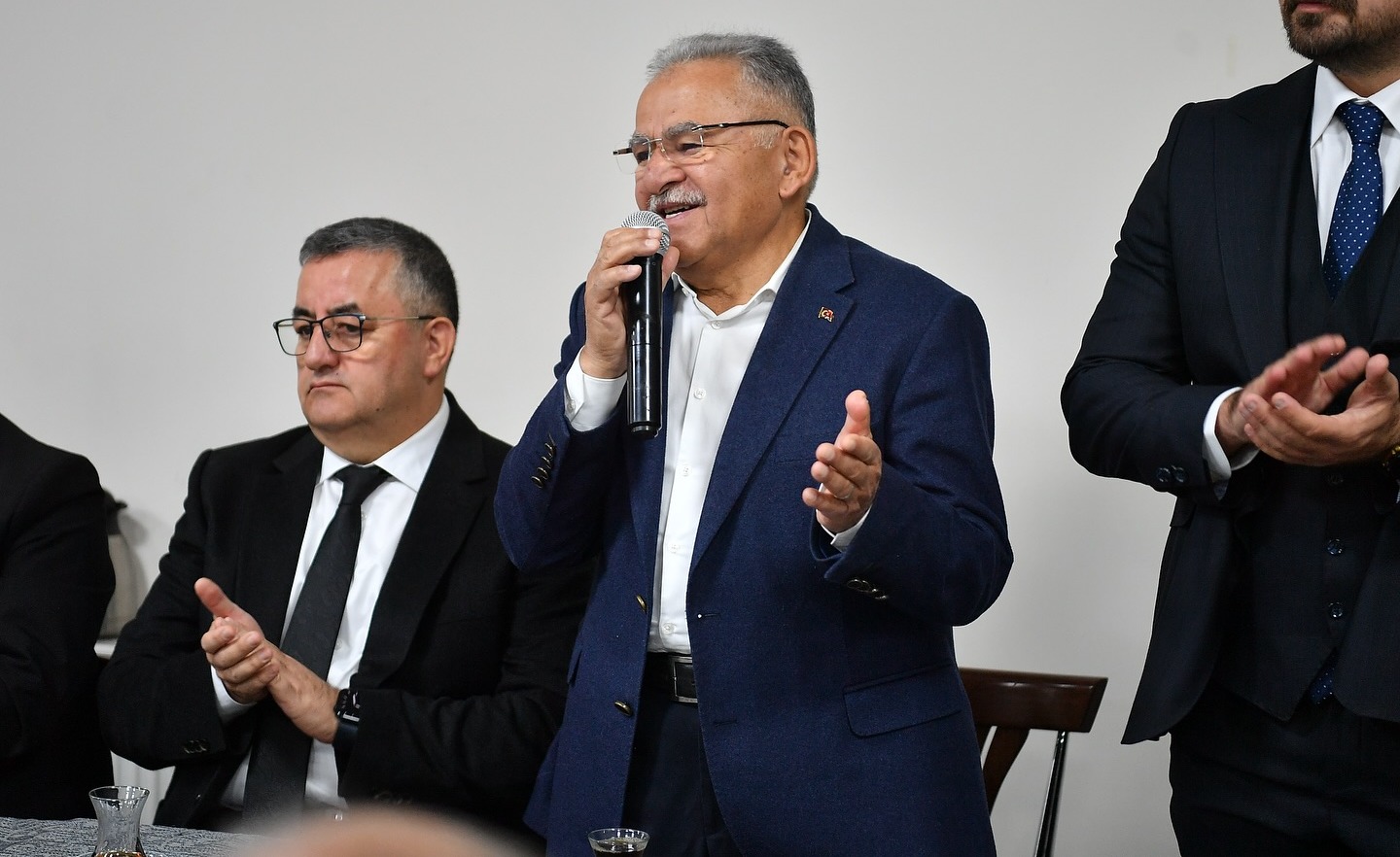 BAŞKAN BÜYÜKKILIÇ, BÜYÜKŞEHİR PARK VE BAHÇELER PERSONELİ İLE KAHVALTIDA BULUŞTU