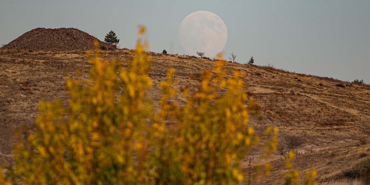BÜYÜKŞEHİR OBJEKTİFİNDEN SÜPER DOLUNAY TUTULMASI: GÖRSEL ŞÖLEN