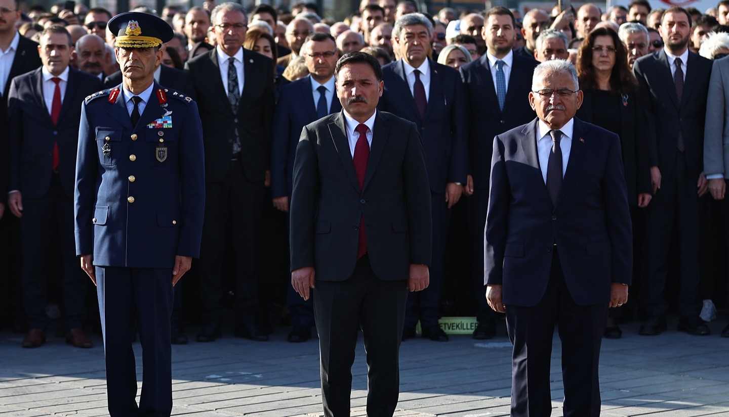 TÜRKİYE CUMHURİYETİ’NİN KURUCUSU MUSTAFA KEMAL ATATÜRK TÖRENLE ANILDI