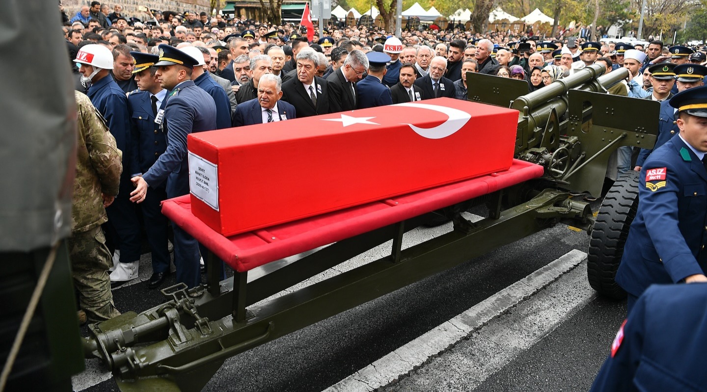 ŞEHİDİMİZ HAVA PİLOT BİNBAŞI NİHAT İLGEN EBEDİYETE UĞURLANDI