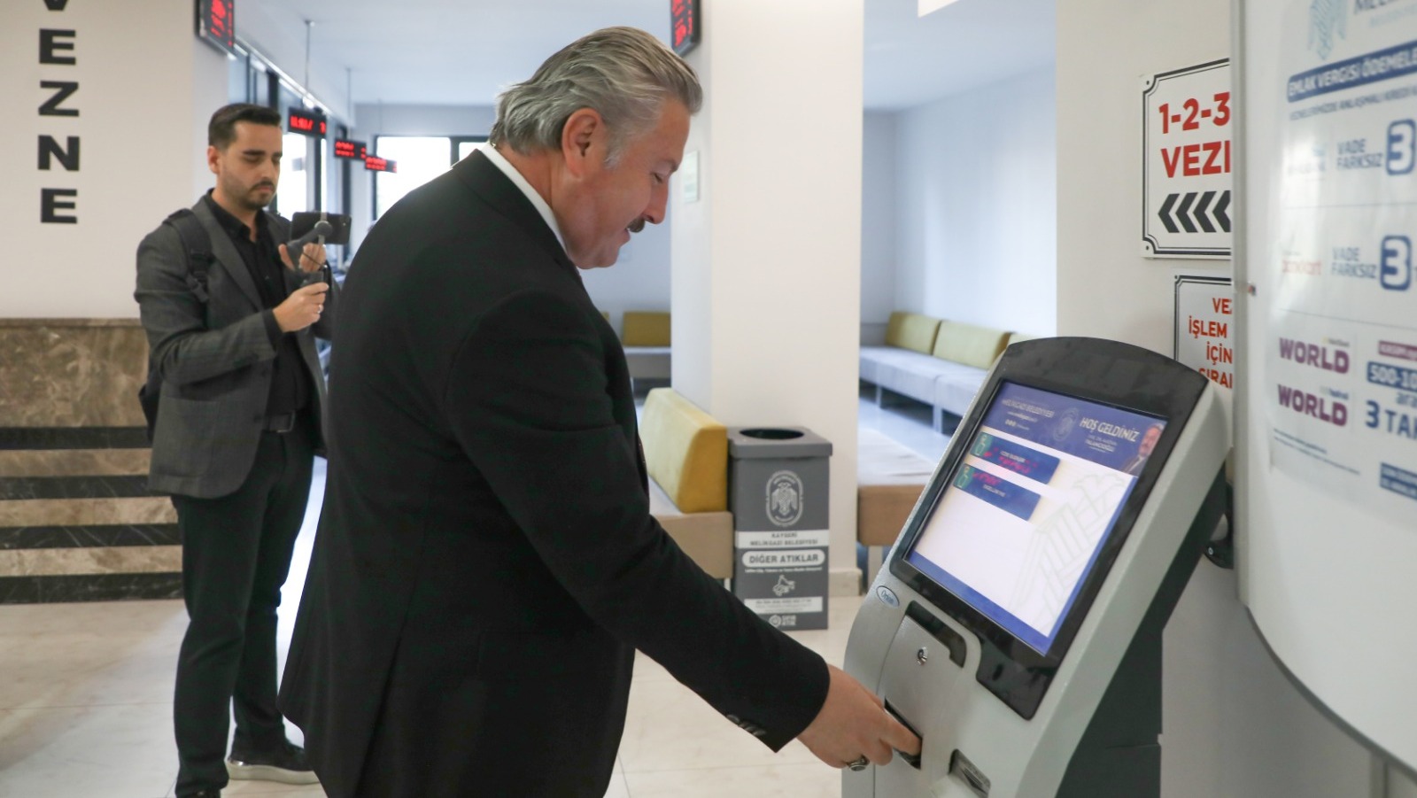 BAŞKAN PALANCIOĞLU, VEZNEDE EMLAK VERGİSİNİ ÖDEDİ