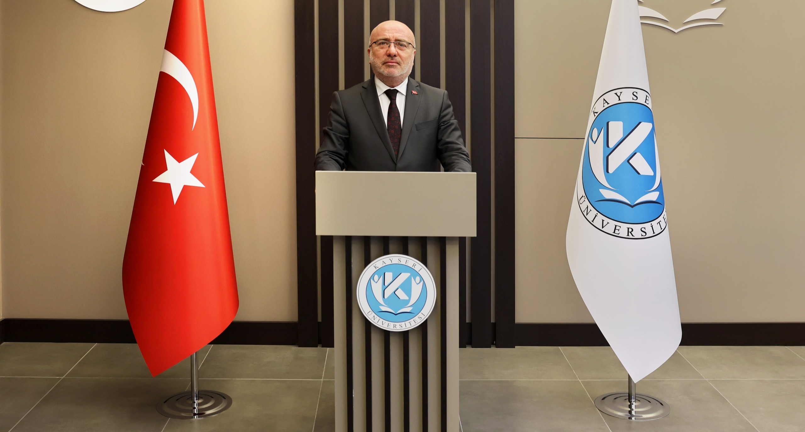 KAYÜ Rektörü Prof. Dr. Kurtuluş Karamustafa’dan “24 Kasım Öğretmenler Günü” Mesajı