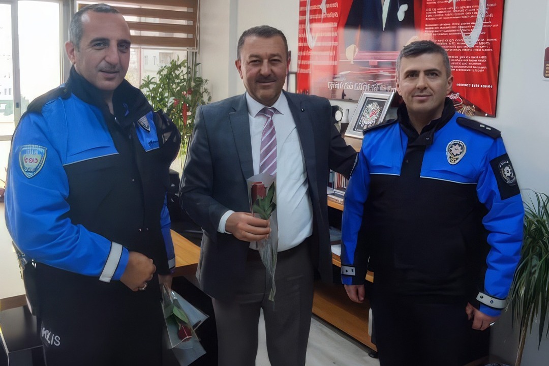 Polislerden 24 Kasım’da Öğretmenlere Anlamlı Ziyaret