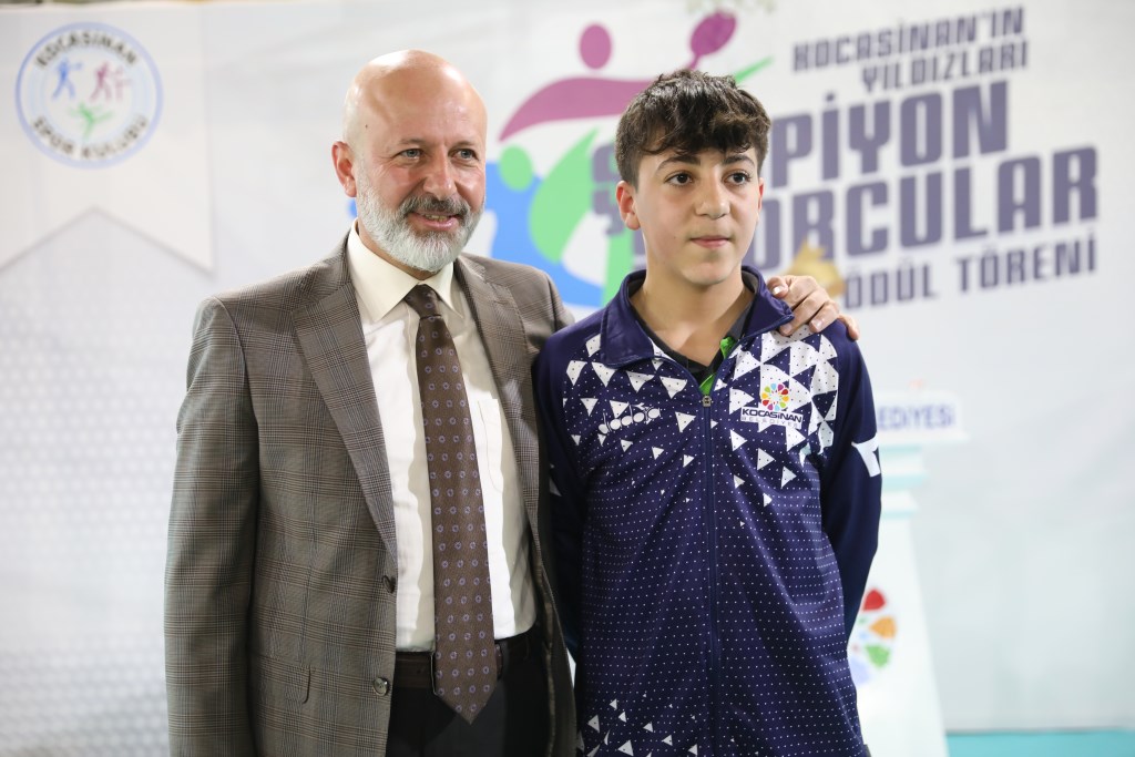 KOCASİNAN'IN MİLLİ GURURUNU BAŞKAN ÇOLAKBAYRAKDAR TEBRİK ETTİ