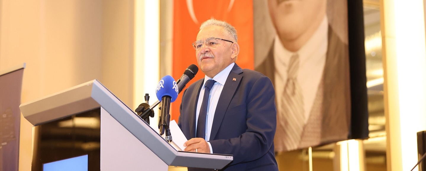 BAŞKAN BÜYÜKKILIÇ’A İÇ ANADOLU TOPLANTISINDA “SOSYAL HİZMET” ÖVGÜSÜ