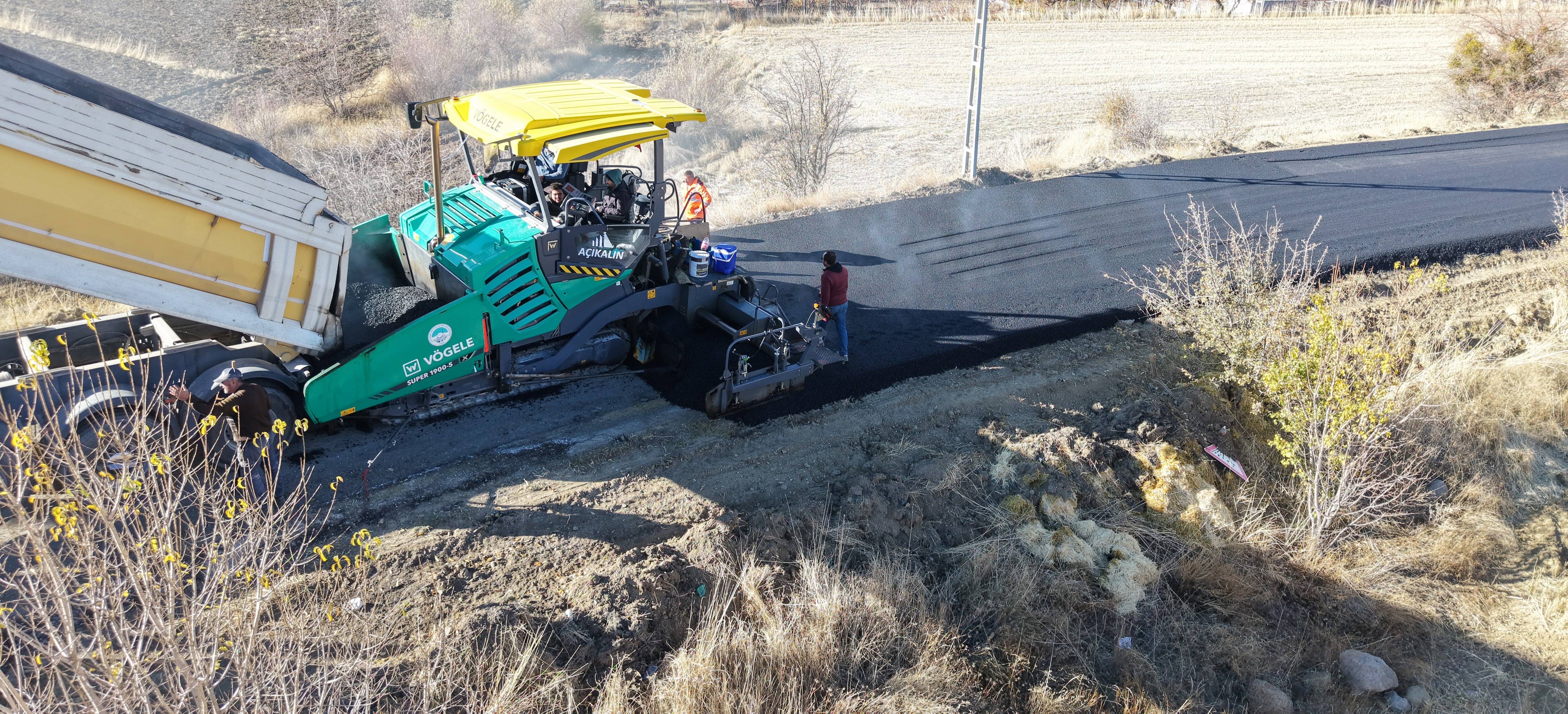 BÜYÜKŞEHİR’DEN KOCASİNAN İLÇESİ HÖBEK MAHALLESİ’NE 8 BİN 600 TONLUK SICAK ASFALT