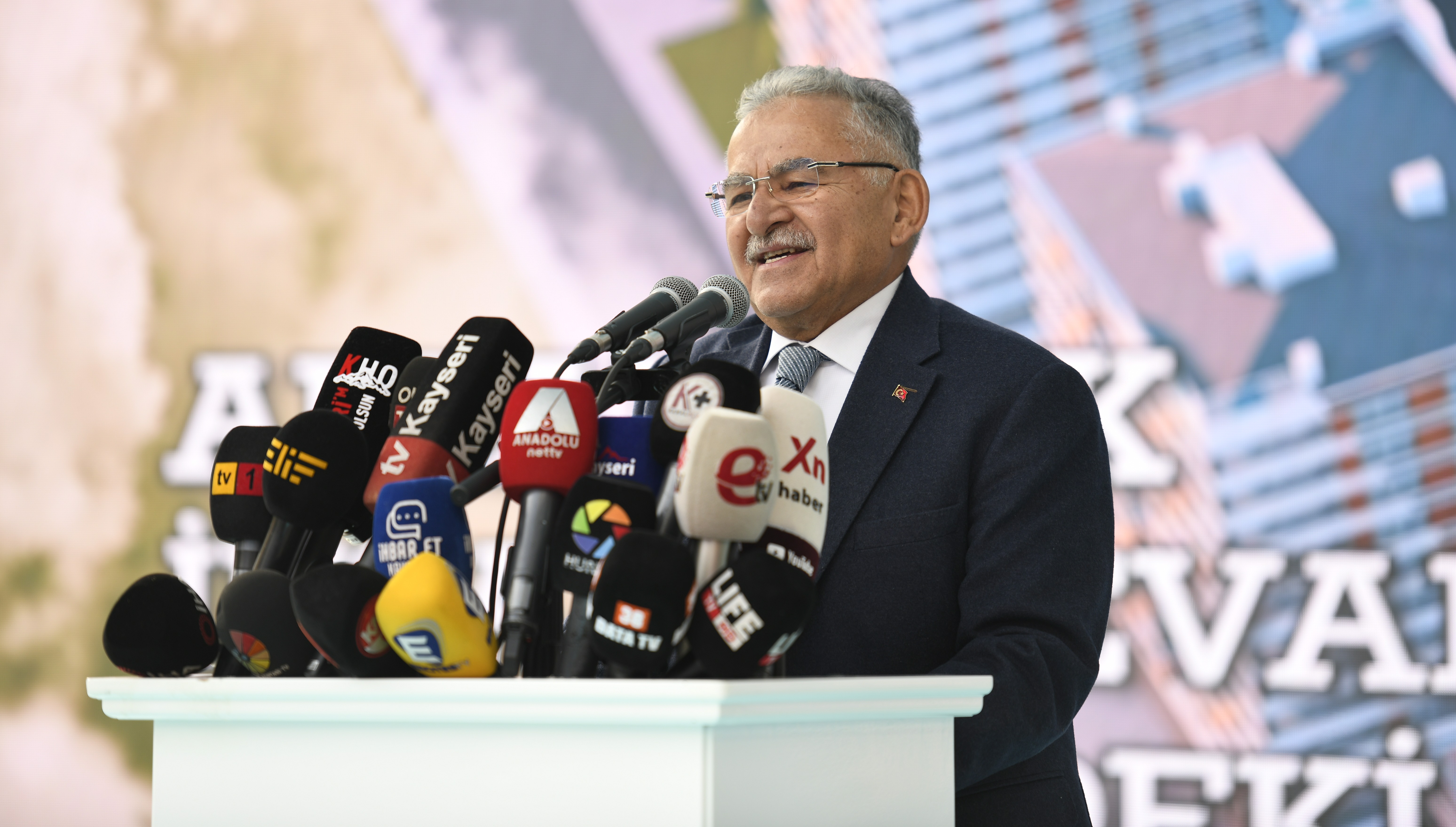 SAHABİYE’DE ANAHTARLARI TESLİM EDEN BAŞKAN BÜYÜKKILIÇ: “KAYSERİ BELEDİYECİLİĞİ İCRAAT ÜRETİR”