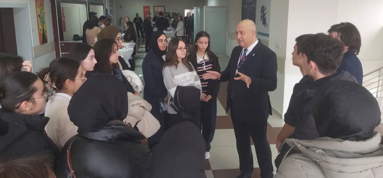 BÜYÜKŞEHİR’DEN GENÇLERE EĞİTİMDE GÜÇLÜ DESTEK: MATEMATİK KAMPI