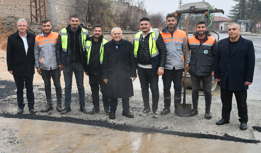 BAŞKAN BÜYÜKKILIÇ, TALAS’TA ALTYAPI VE ÜSTYAPI ÇALIŞMALARINI YERİNDE İNCELEDİ