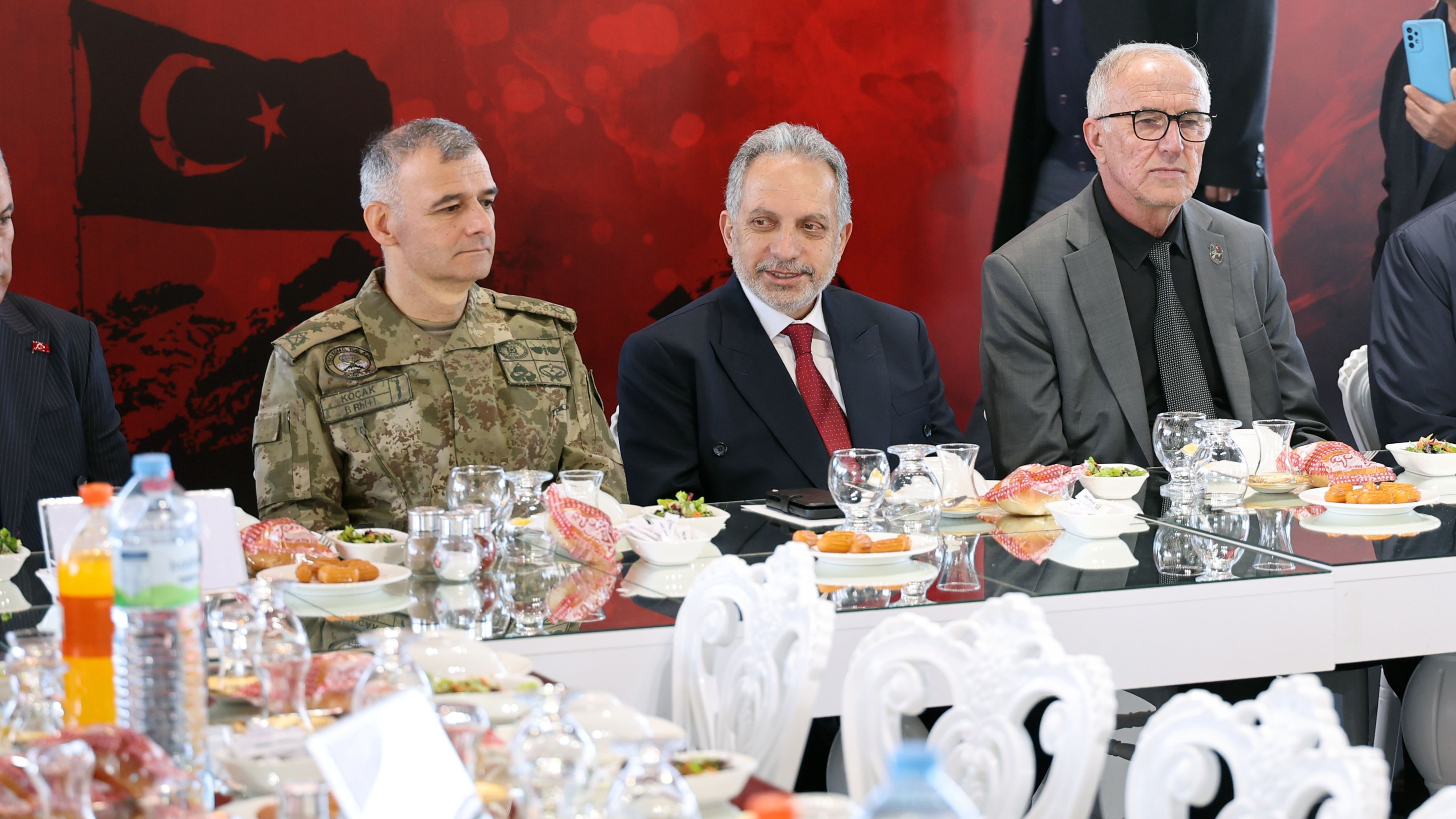 ŞEHİTLERİMİZİN HATIRASINA ANLAMLI BULUŞMA: BAŞKAN YALÇIN’A TEŞEKKÜR YAĞMURU