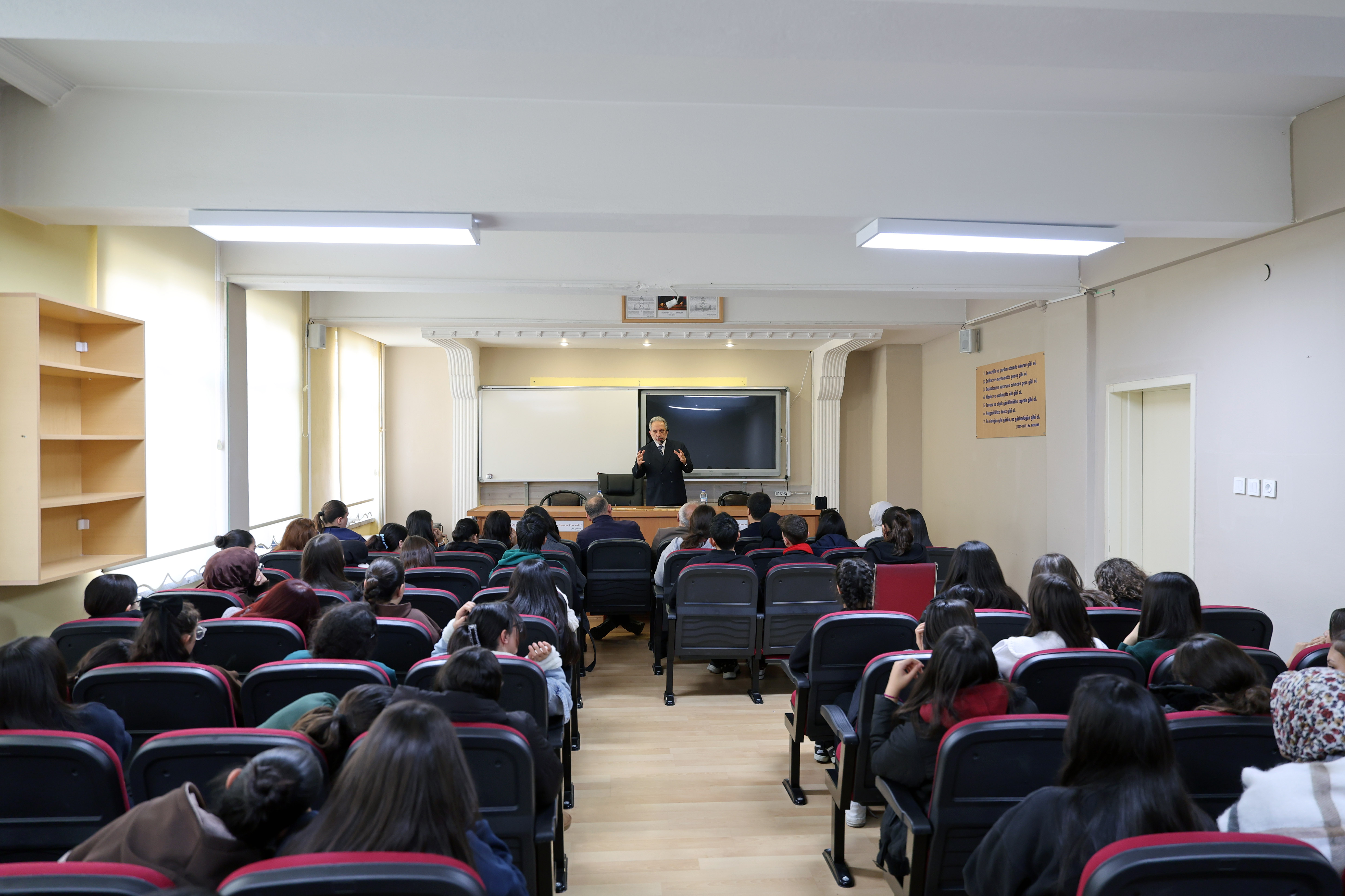 BAŞKAN YALÇIN GENÇLERLE BULUŞTU