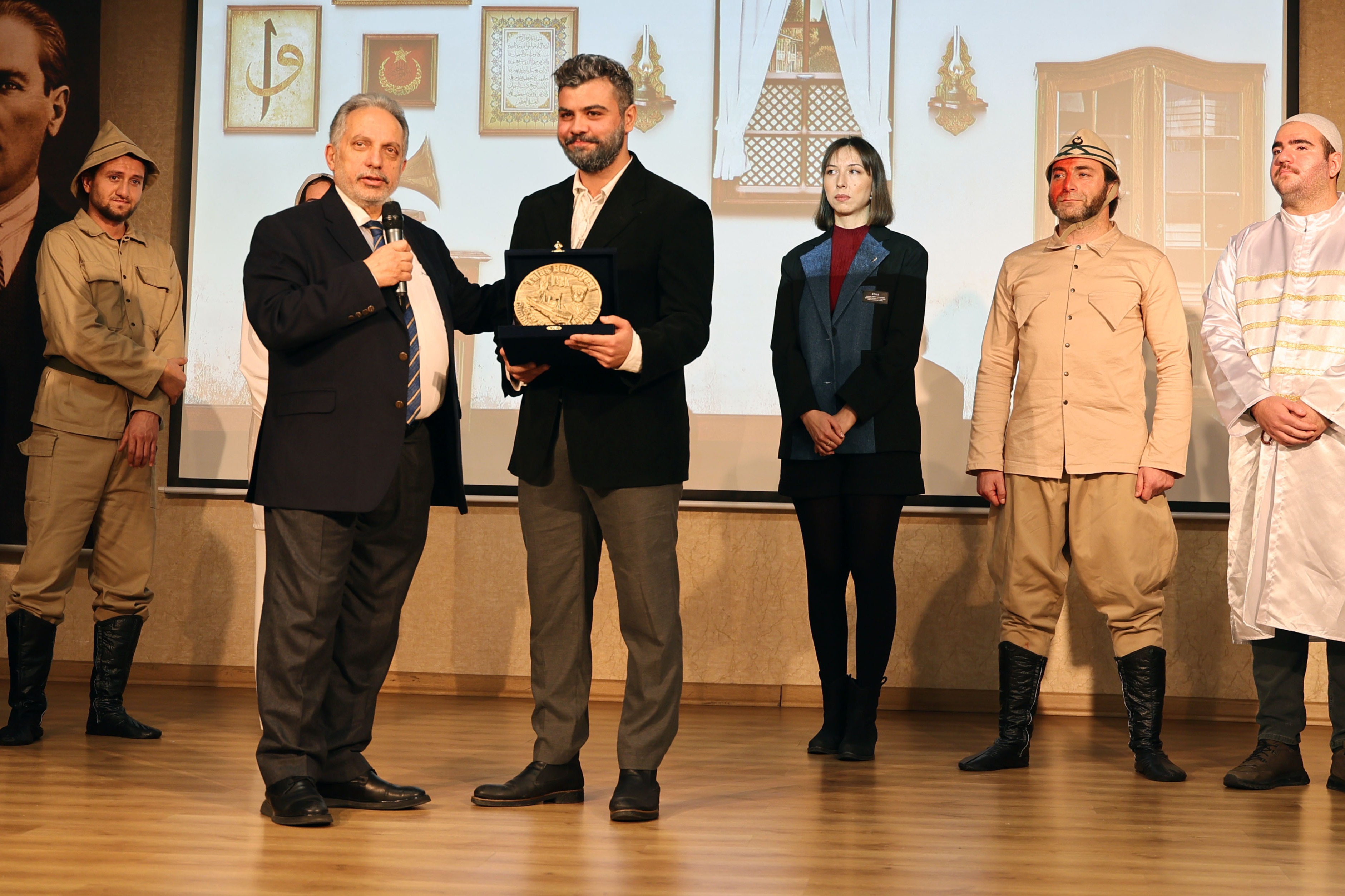 MEHMET AKİF TALAS'TA TİYATRO İLE ANILDI