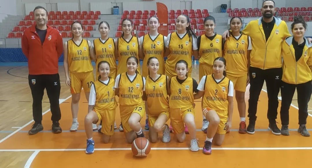 U14 Kızlarda Melikgazi Kayseri Basketbol şampiyon oldu