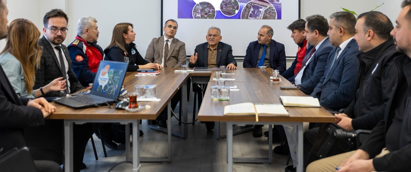 BAŞKAN BÜYÜKKILIÇ, OLASI AFETLERDE KULLANILACAK PARK ALANLARINA YÖNELİK TOPLANTIYA KATILDI