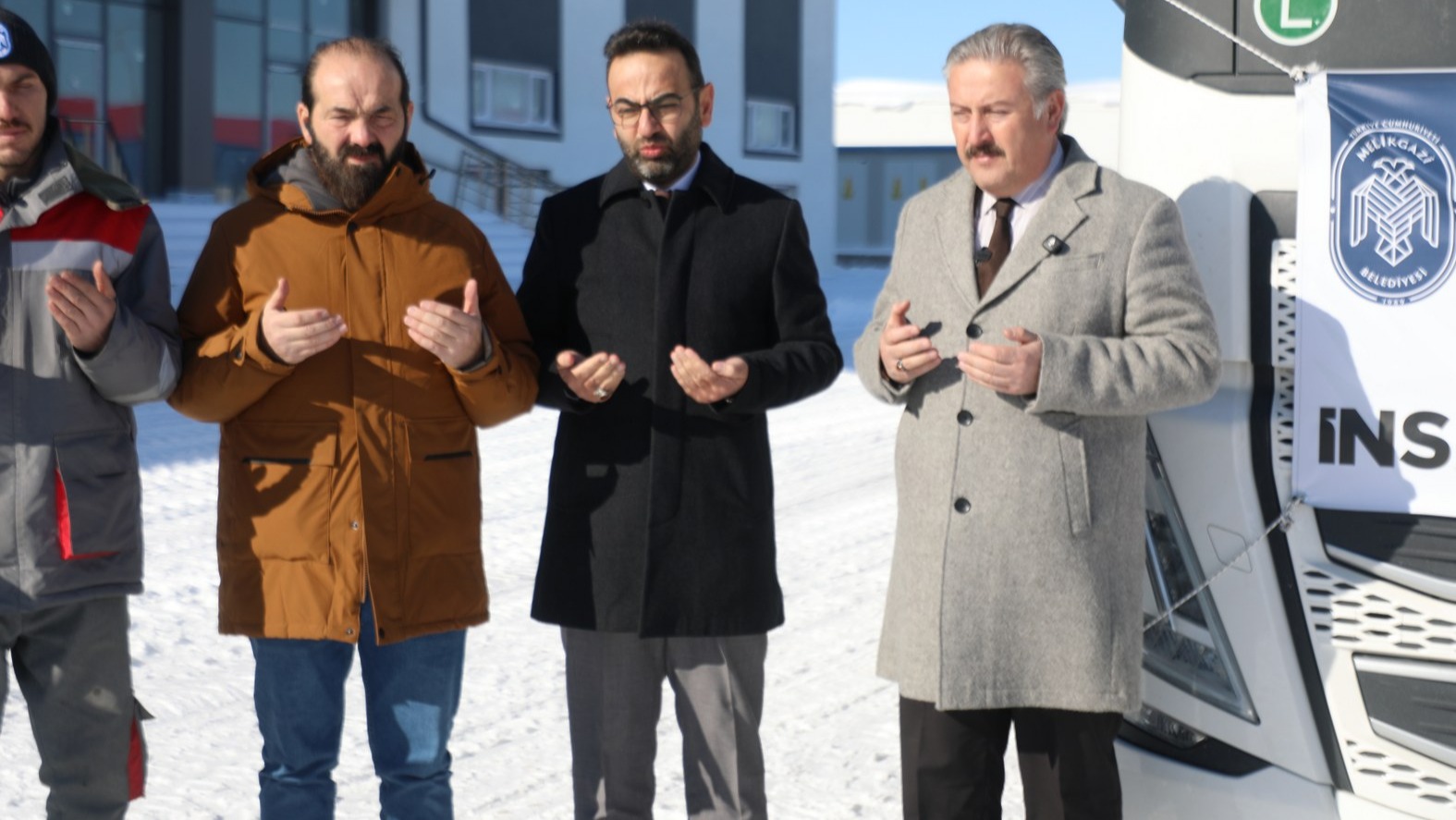 MELİKGAZİ’NİN YARDIM TIRI DUALARLA GAZZE’YE UĞURLANDI