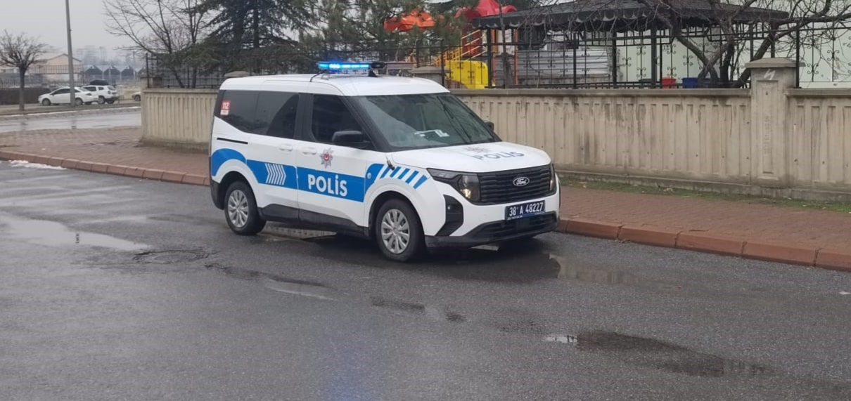 Aile içi kavgada kocasını bıçakla yaraladı