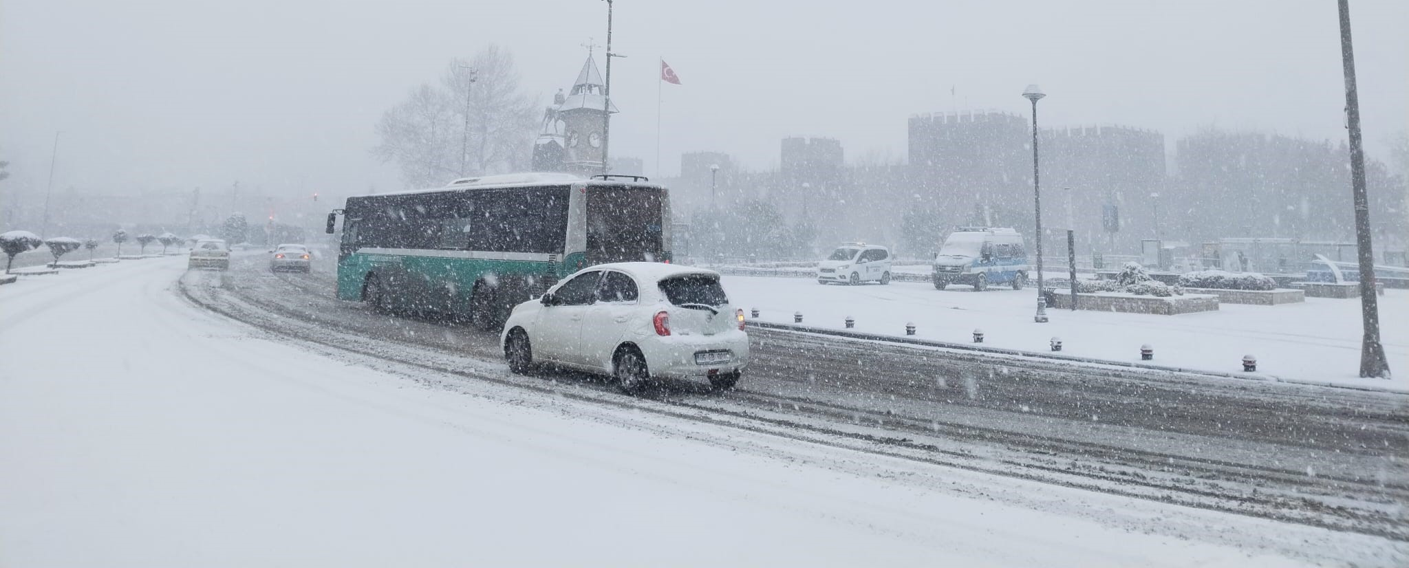 Yeni yılın ilk gününde Kayseri beyaza büründü