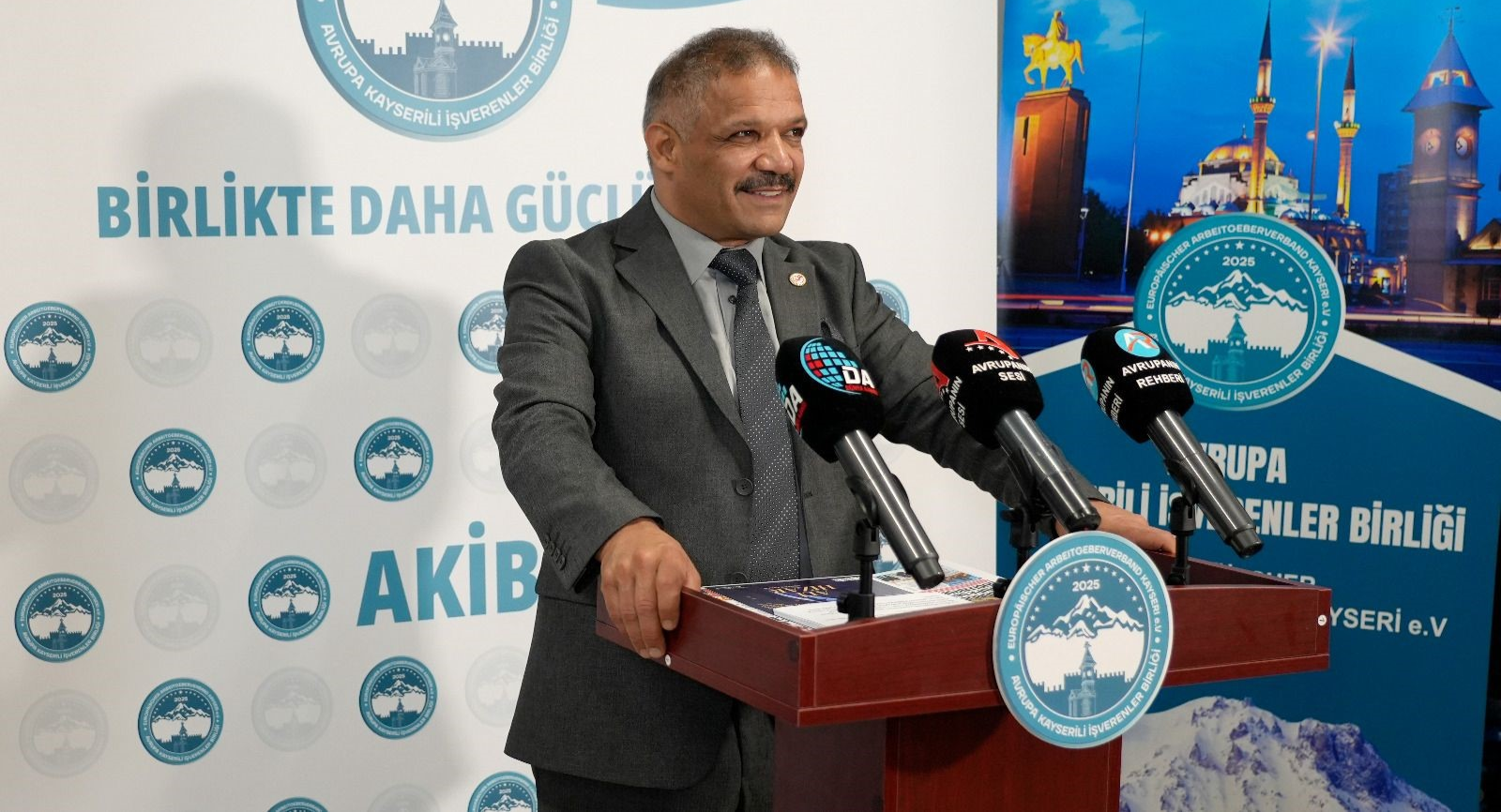 AKİB Başkanı Hızar: Avrupalı Türkler ve Göçmenler Bakanlığı artık bir zorunluluktur