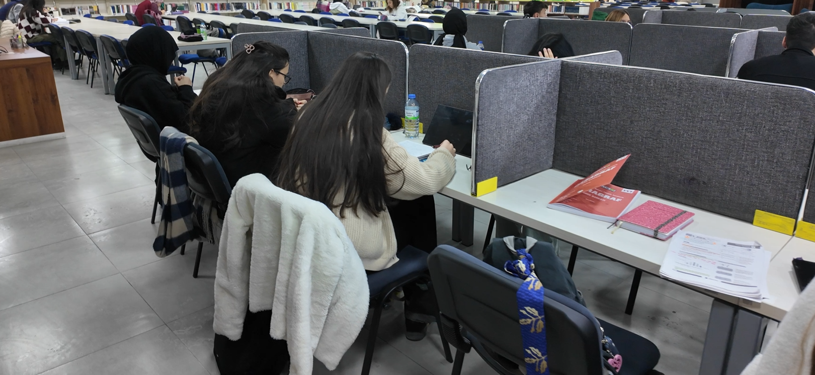 SOĞUK GÜNLERDE SICAK ADRES: KAYSERİ BÜYÜKŞEHİR’İN KÜTÜPHANELERİ GENÇLERİN VAZGEÇİLMEZİ