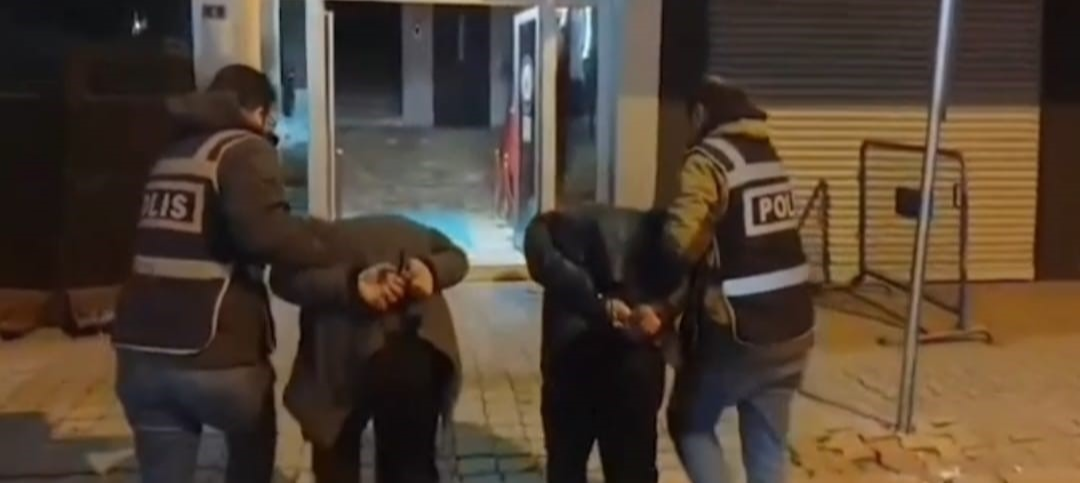 İşyerinden hırsızlık yapan 2 şüpheli tutuklandı