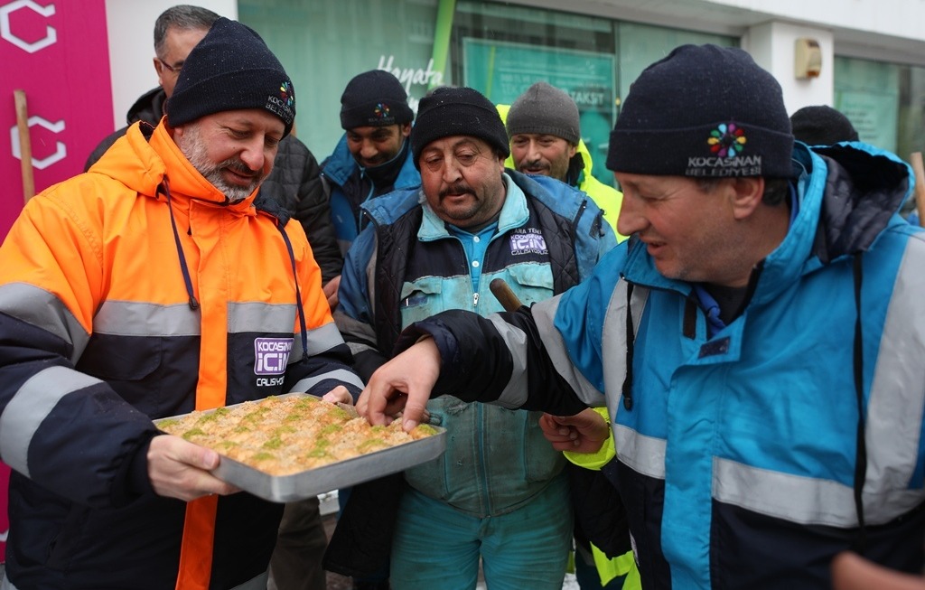 “BEREKETLE GELEN KAR YAĞIŞINA KARŞI ÇALIŞMALAR ARALIKSIZ SÜRÜYOR”