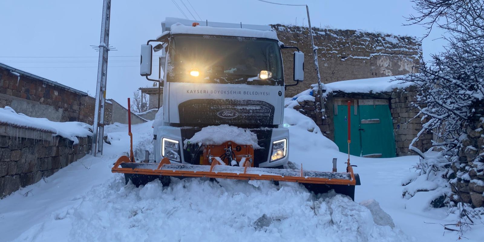 KAYSERİ BÜYÜKŞEHİR’DEN KARLA MÜCADELE SEFERBERLİĞİ