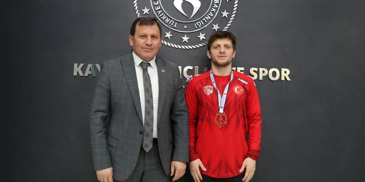 Güreşte 3'üncü olan sporcudan İl Müdürü Kabakcı'ya ziyaret 