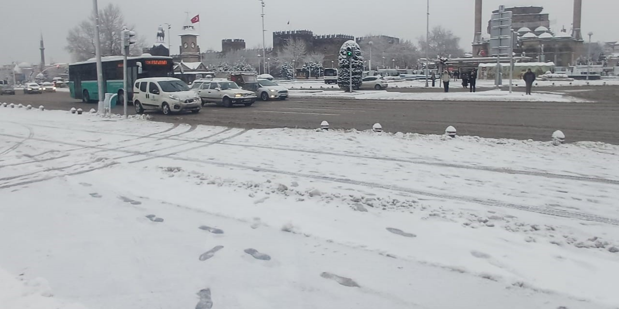 Kayseri’de kar yağışı etkili oldu