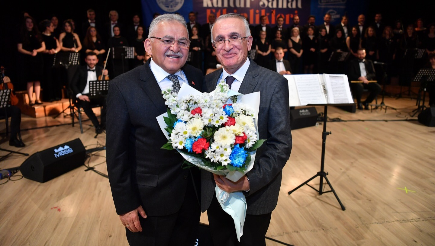 BAŞKAN BÜYÜKKILIÇ’TAN TÜRK SANAT MÜZİĞİ KONSERİNDE SANAT VE SANATÇININ ÖNEMİNE VURGU