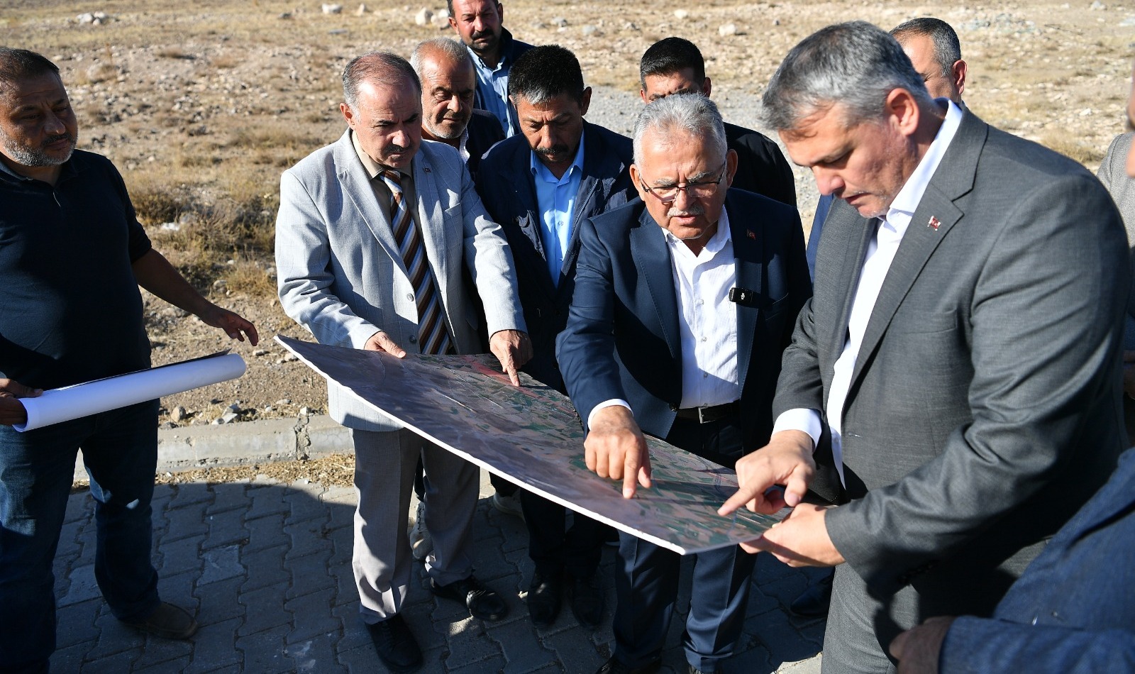 KAYSERİ BÜYÜKŞEHİR’DEN KIRSALA 108,9 MİLYON TL’LİK KİLİTLİ PARKE YATIRIMI