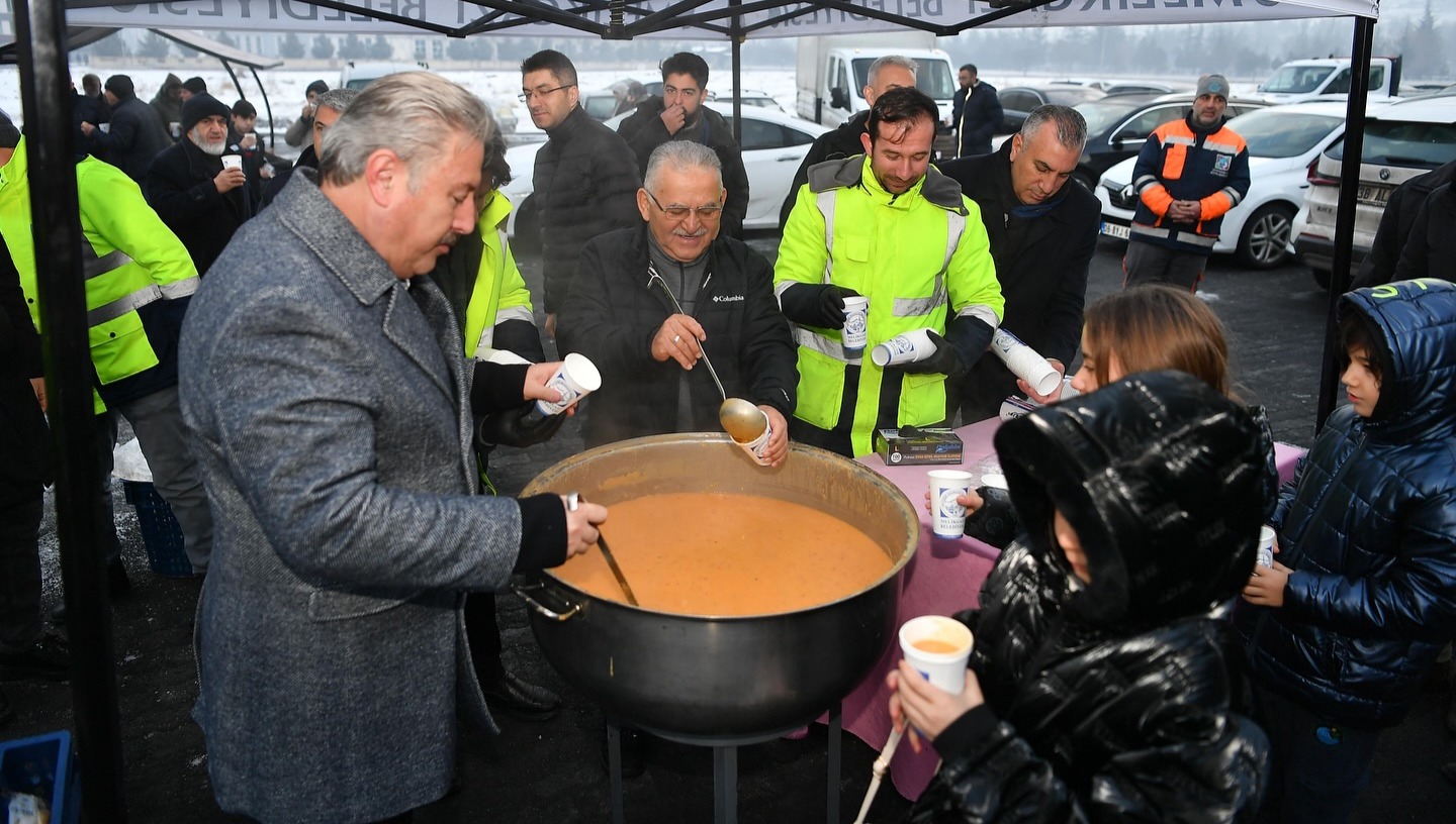 BAŞKAN BÜYÜKKILIÇ, SABAH NAMAZI PROGRAMINDA VATANDAŞLARLA BULUŞTU