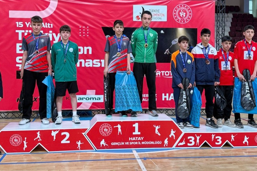 Badminton Türkiye Şampiyonası’na katılan 3 sporcudan önemli başarı