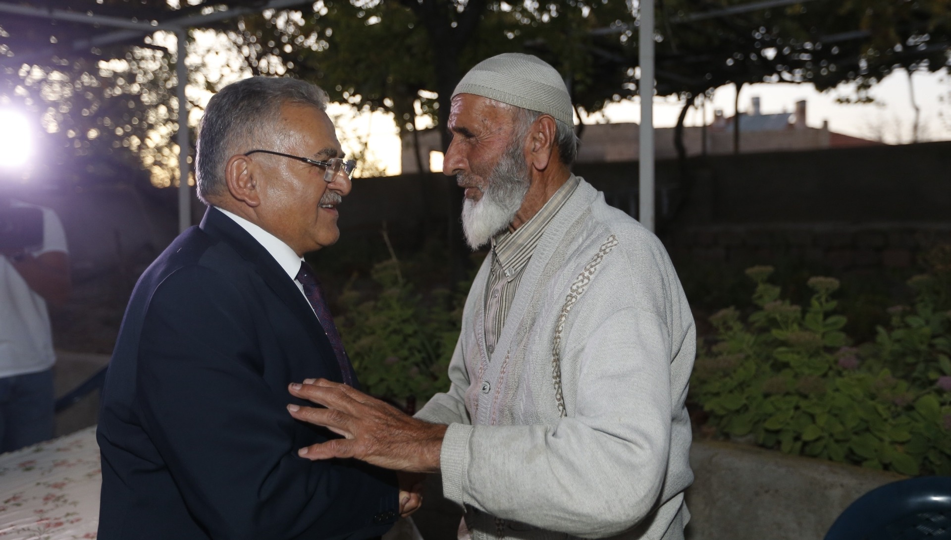 BÜYÜKŞEHİR YADES İLE 3 BİN 135 ULU ÇINARIN HAYATI KOLAYLAŞTIRILDI