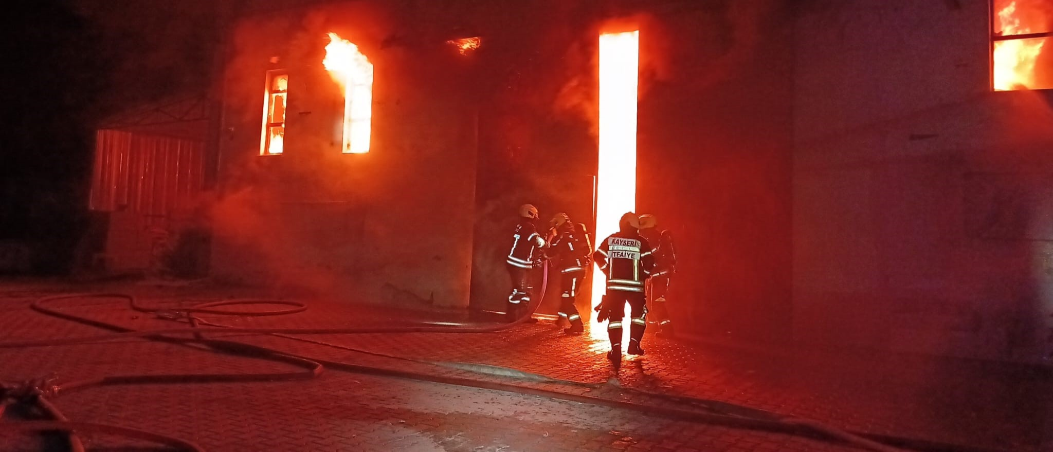 Kayseri'de mobilya fabrikasında yangın