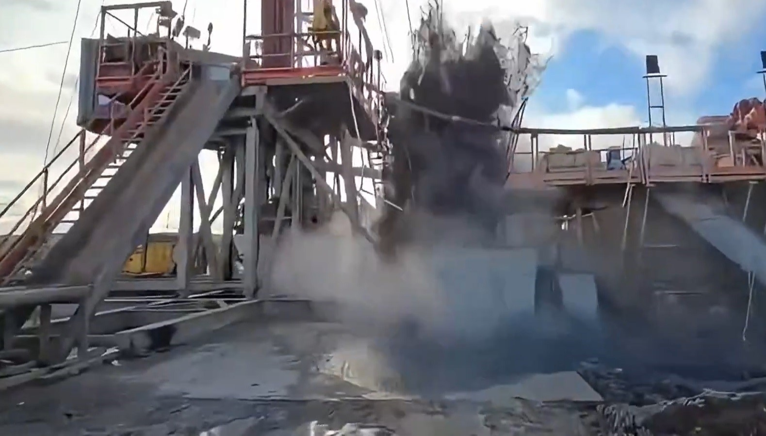 Vali Çiçek, OTB’deki 7’nci kuyuda sıcak suya ulaşıldığını duyurdu