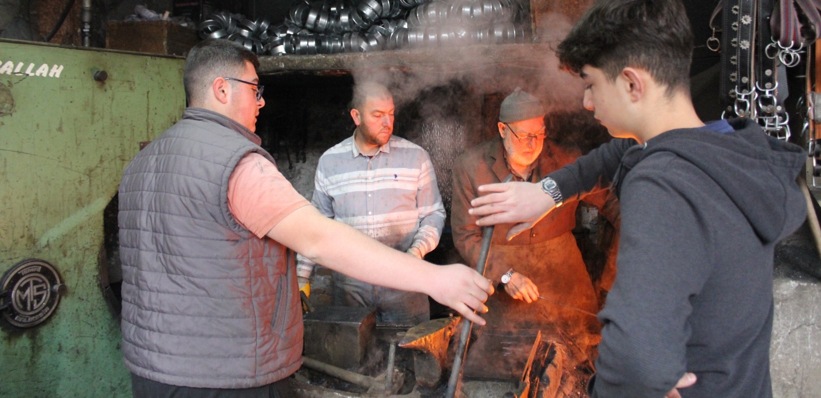 Üç kuşak aynı dükkanda demir dövüyor