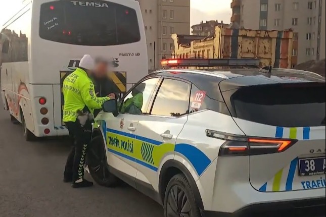 Trafik denetimlerinde 1654 sürücüye ceza