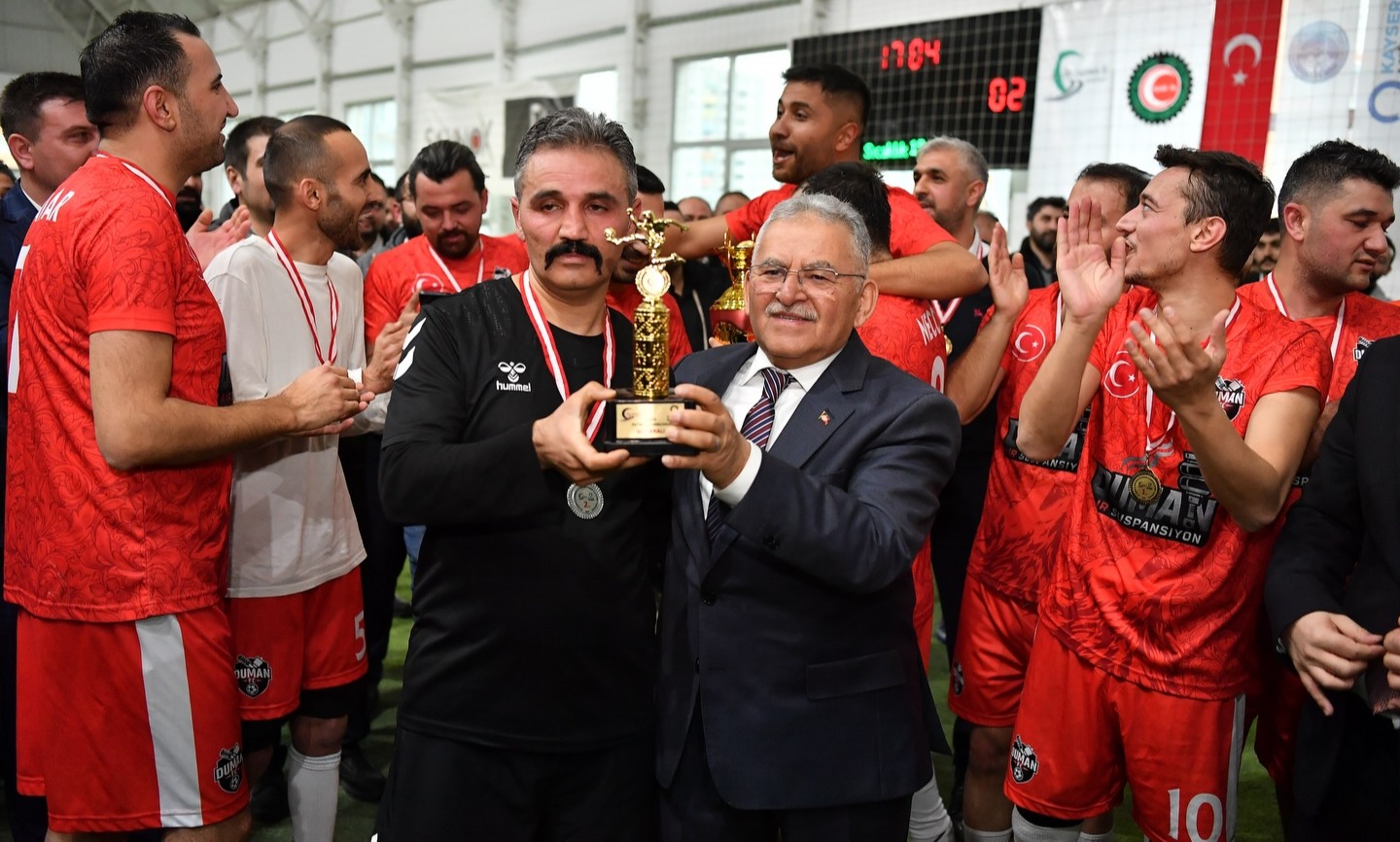 BAŞKAN BÜYÜKKILIÇ’TAN, HALI SAHA TURNUVASINDA COŞKULU BULUŞMA