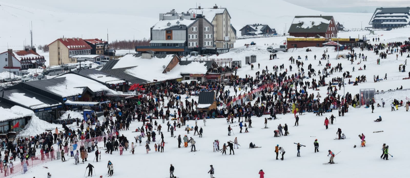 Erciyes’te pazar yoğunluğu