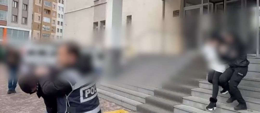 İş insanına şantaj yapan 3 şüpheli tutuklandı