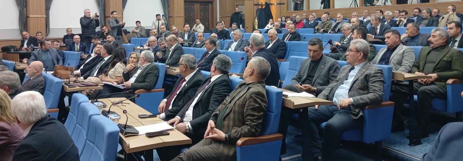 Büyükşehir meclisinde emekliler için 1 kilo et ve 4 ekmek teklifi 