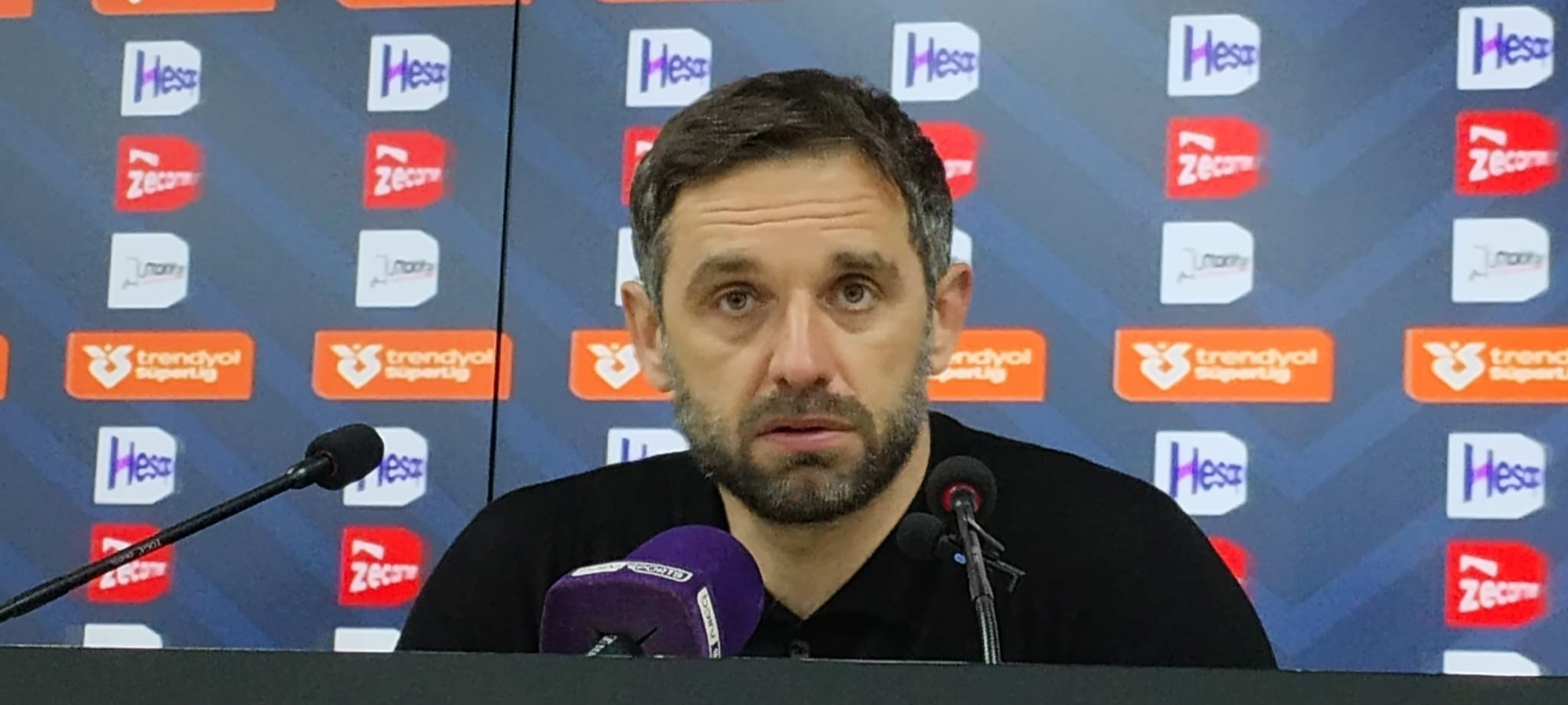 Kayserispor'da Djalovic'den istifa sorusuna 'Ben sıkı çalışmaya devam ediyorum' yanıtı